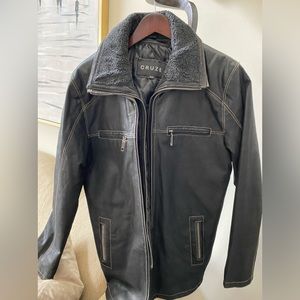 Cruz 100% Mens Leather Coat. Removable faux neck liner. Size Med.